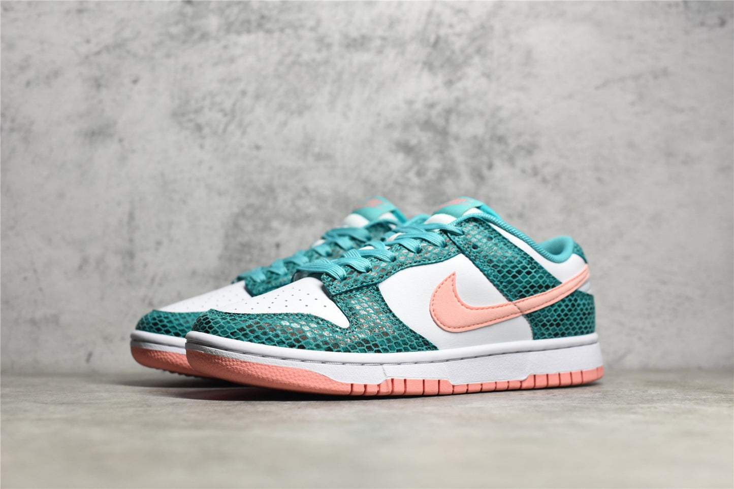 DUNK LOW SNAKESKIN