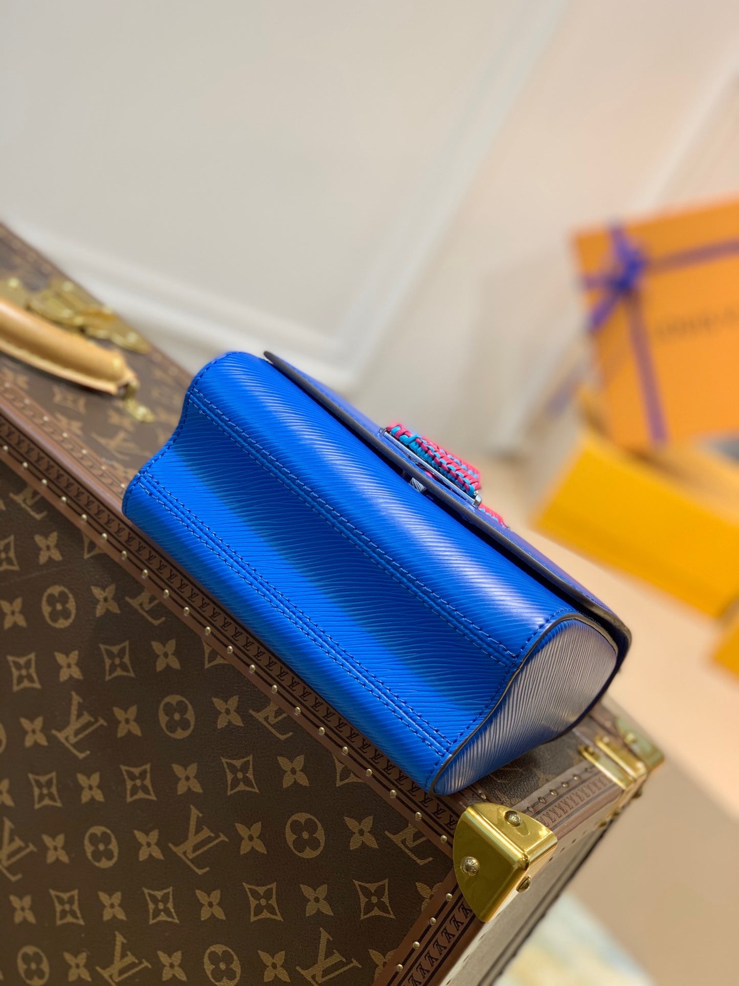 LOU TWIST PM BAG