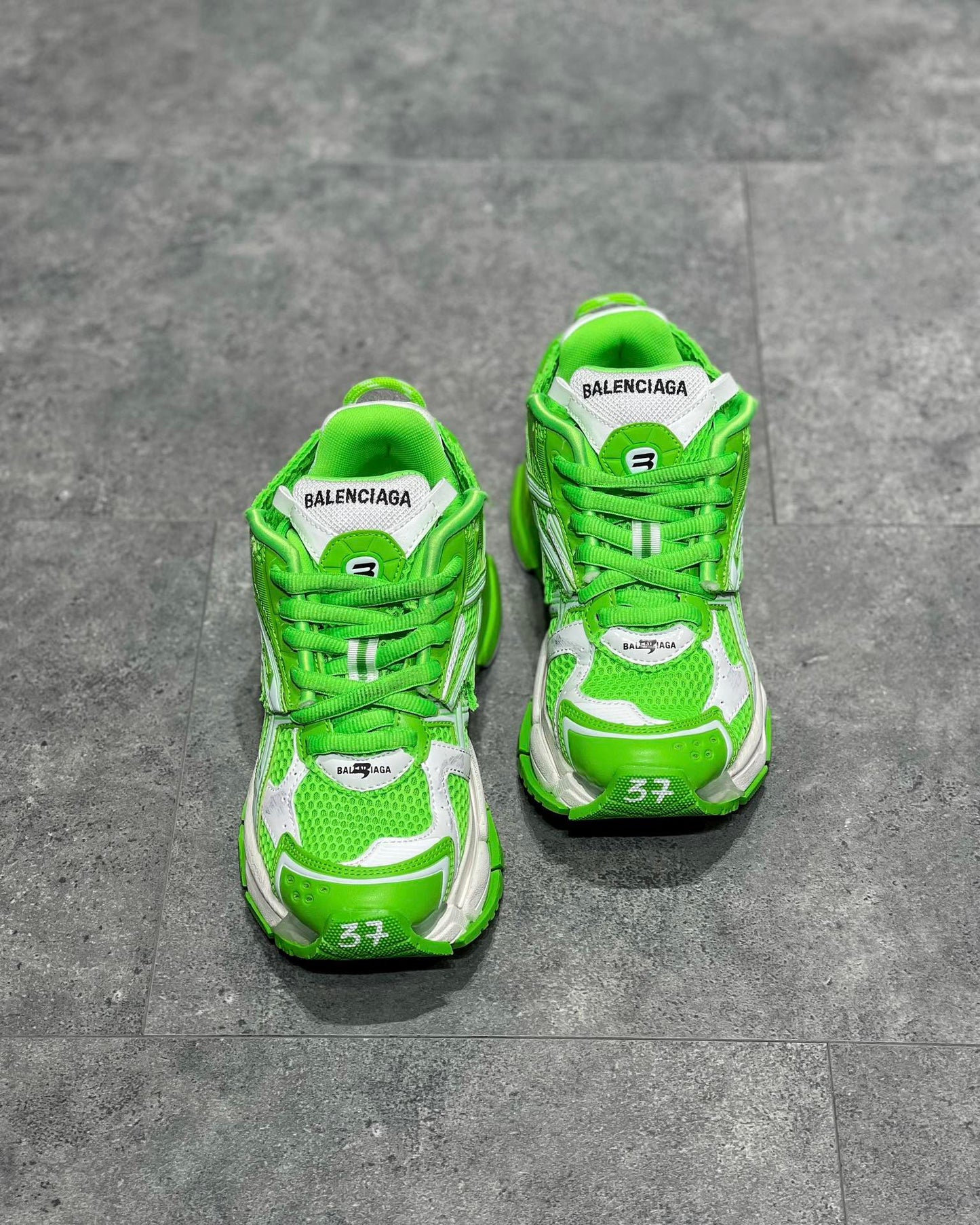 BAL RUNNER TRAINERS