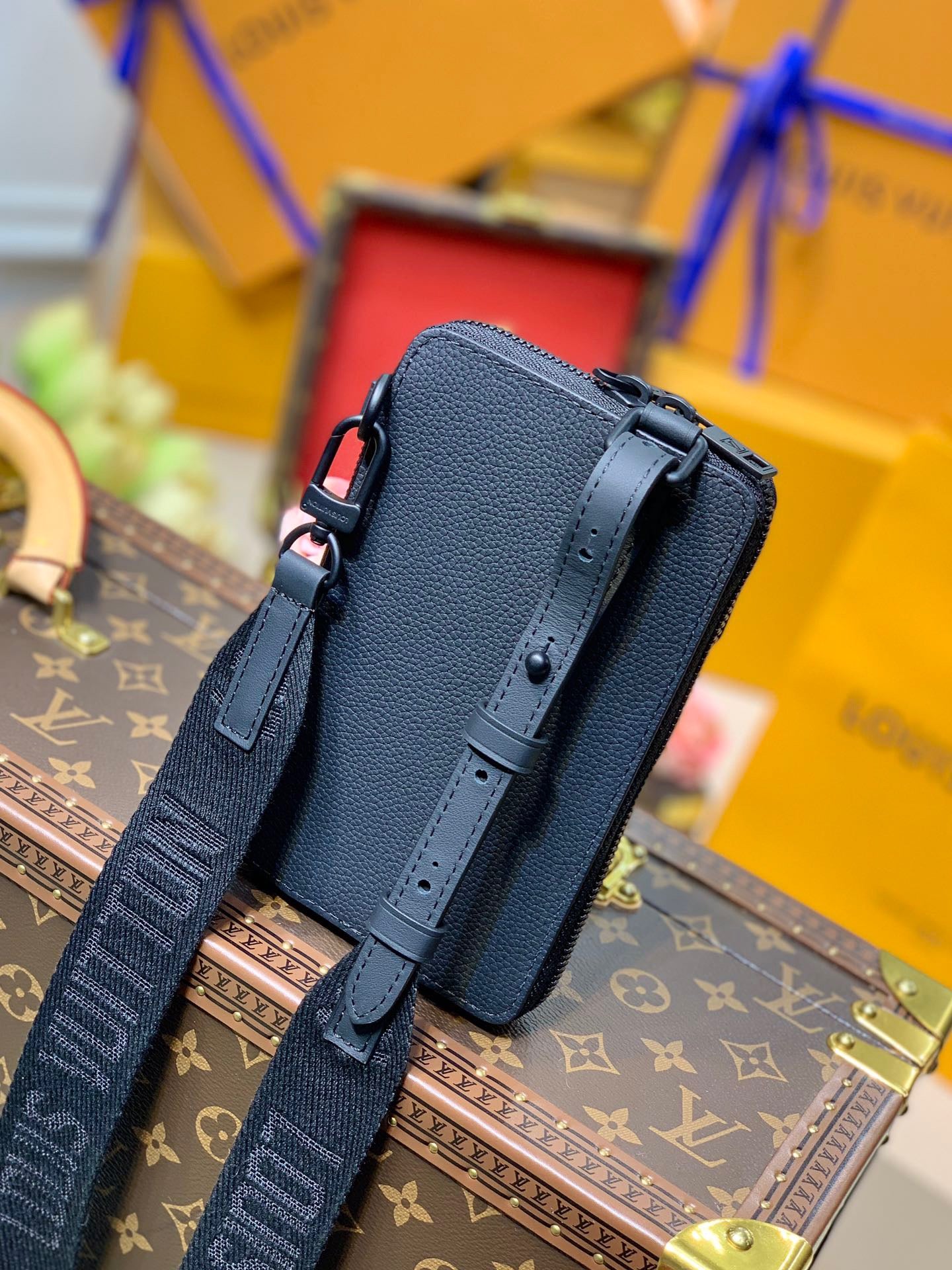 LOU AEROGRAM PHONE POUCH