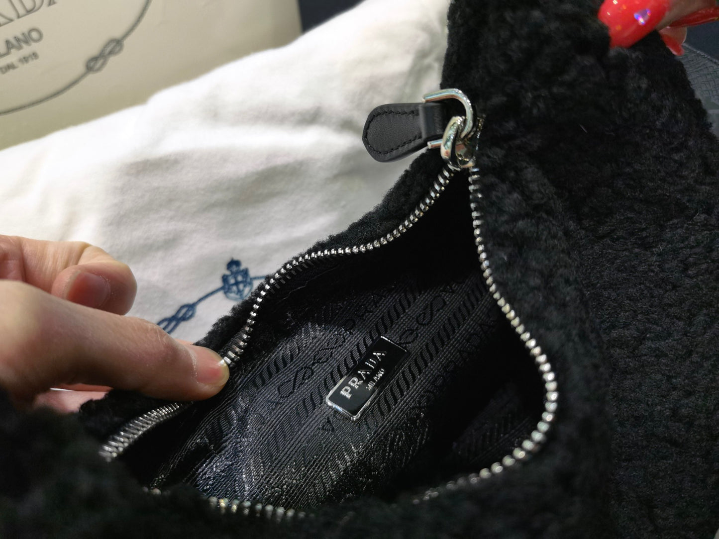 PD RE-EDITION 2000 SHEARLING SHOULDER BAG