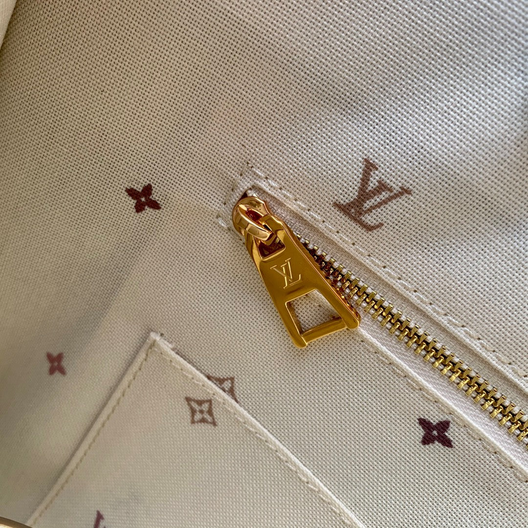 LOU ONTHEGO PM TOTE BAG