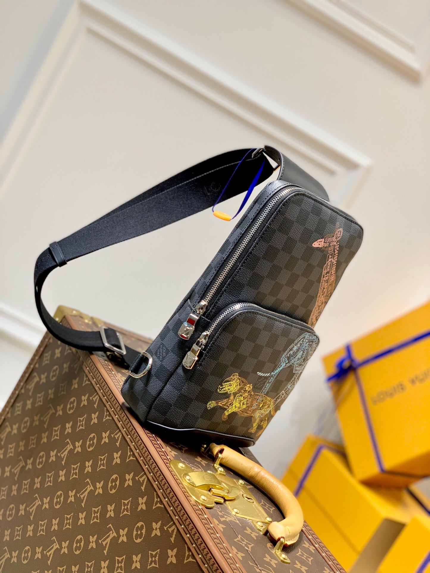 LOU AVENUE SLING BAG