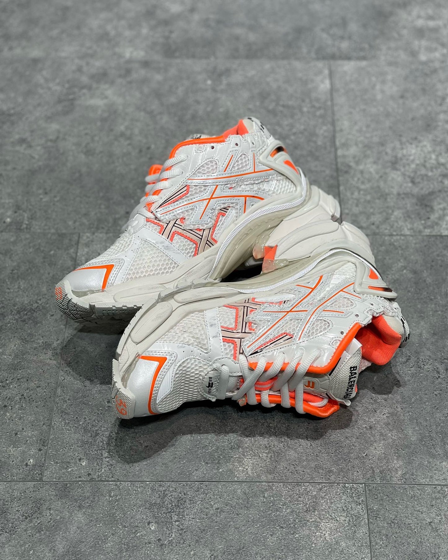 BAL RUNNER TRAINERS
