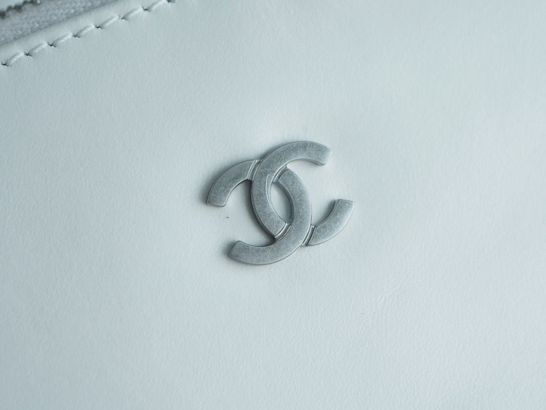 CC 22 SMALL HANDBAG