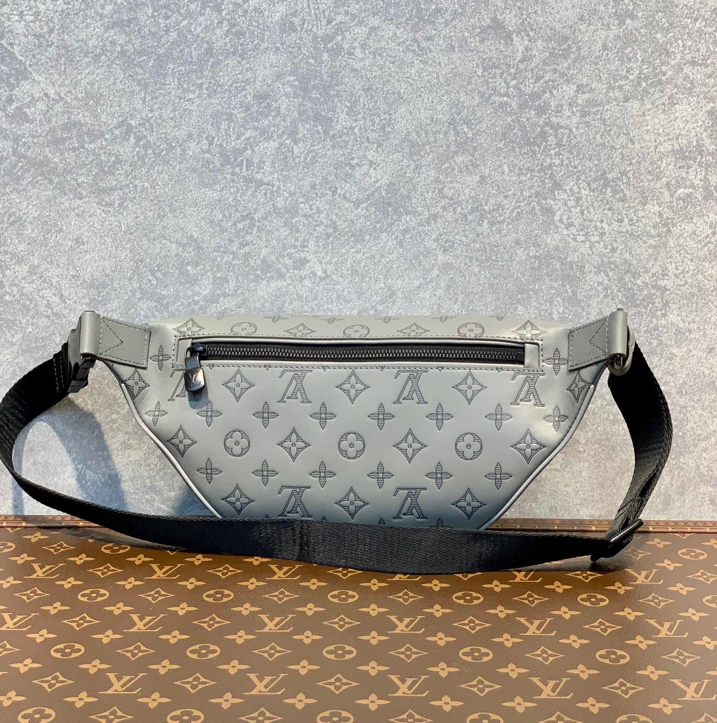 LOU DISCOVERY BUMBAG