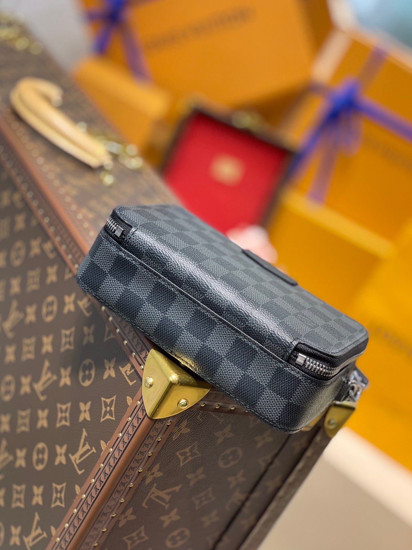 LOU ALPHA WEARABLE WALLET