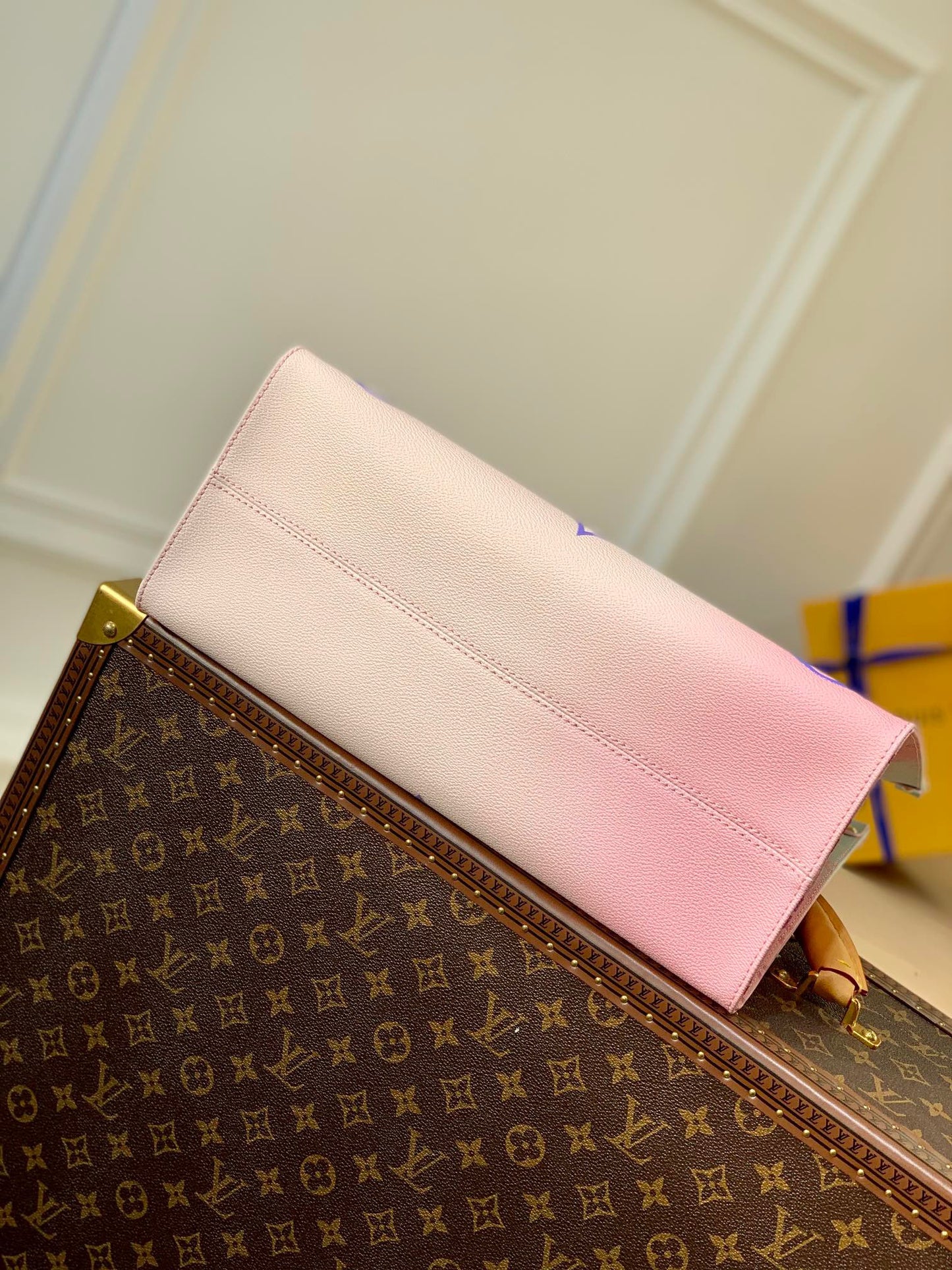 LOU ONTHEGO PM TOTE BAG
