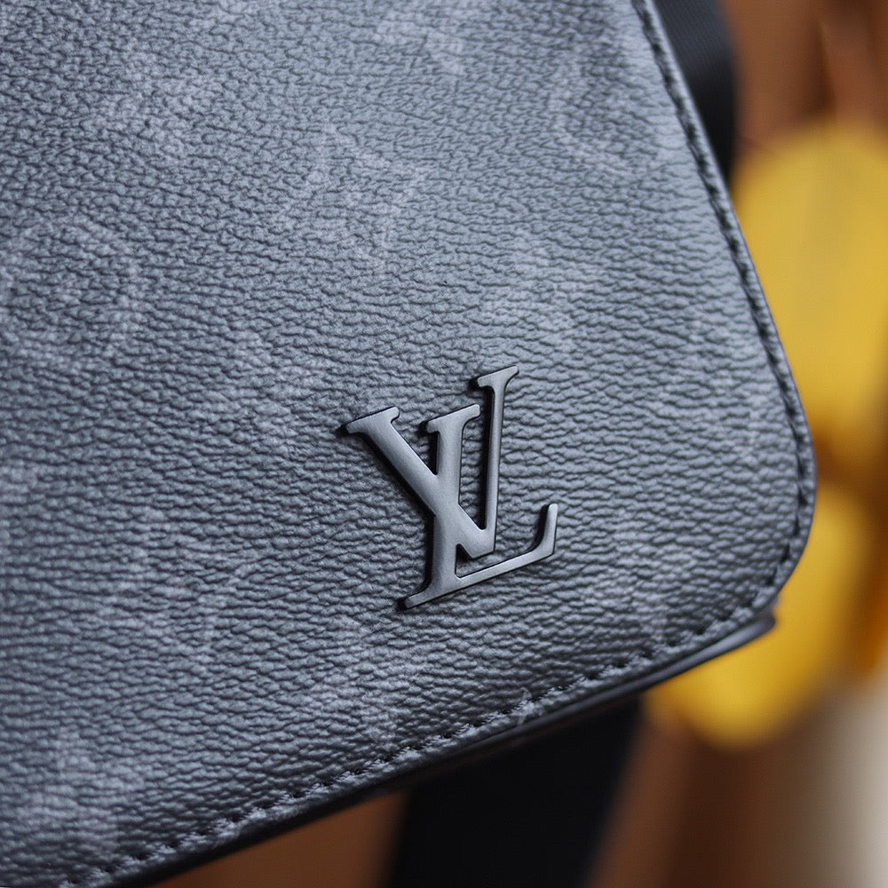 LOU DISTRICT PM MESSENGER BAG