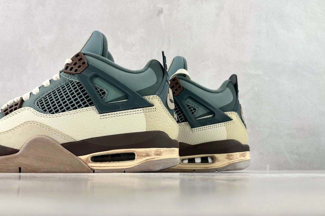 NIKE JORDAN 4 RETRO