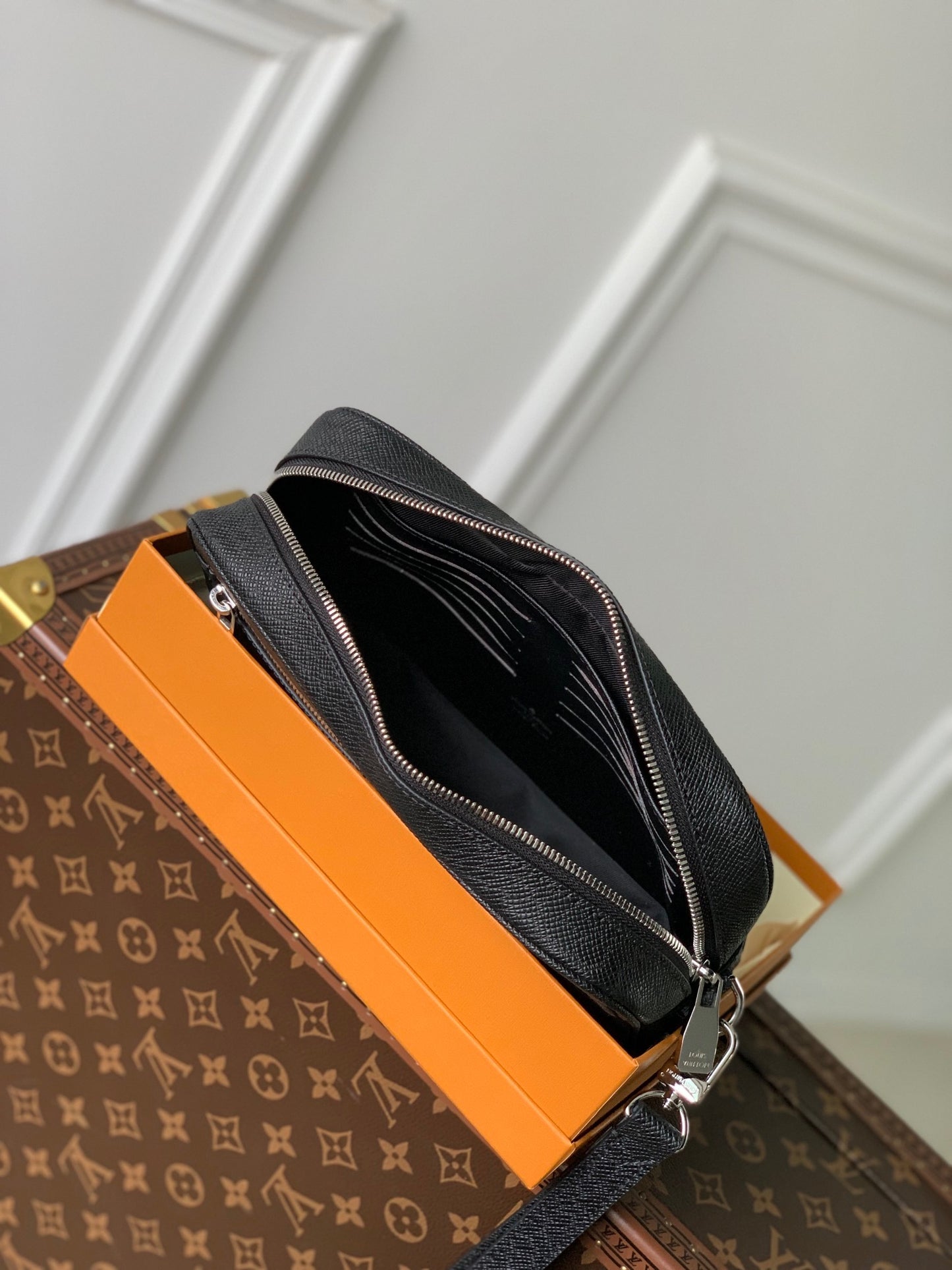 LOU POCHETTE KASAI
