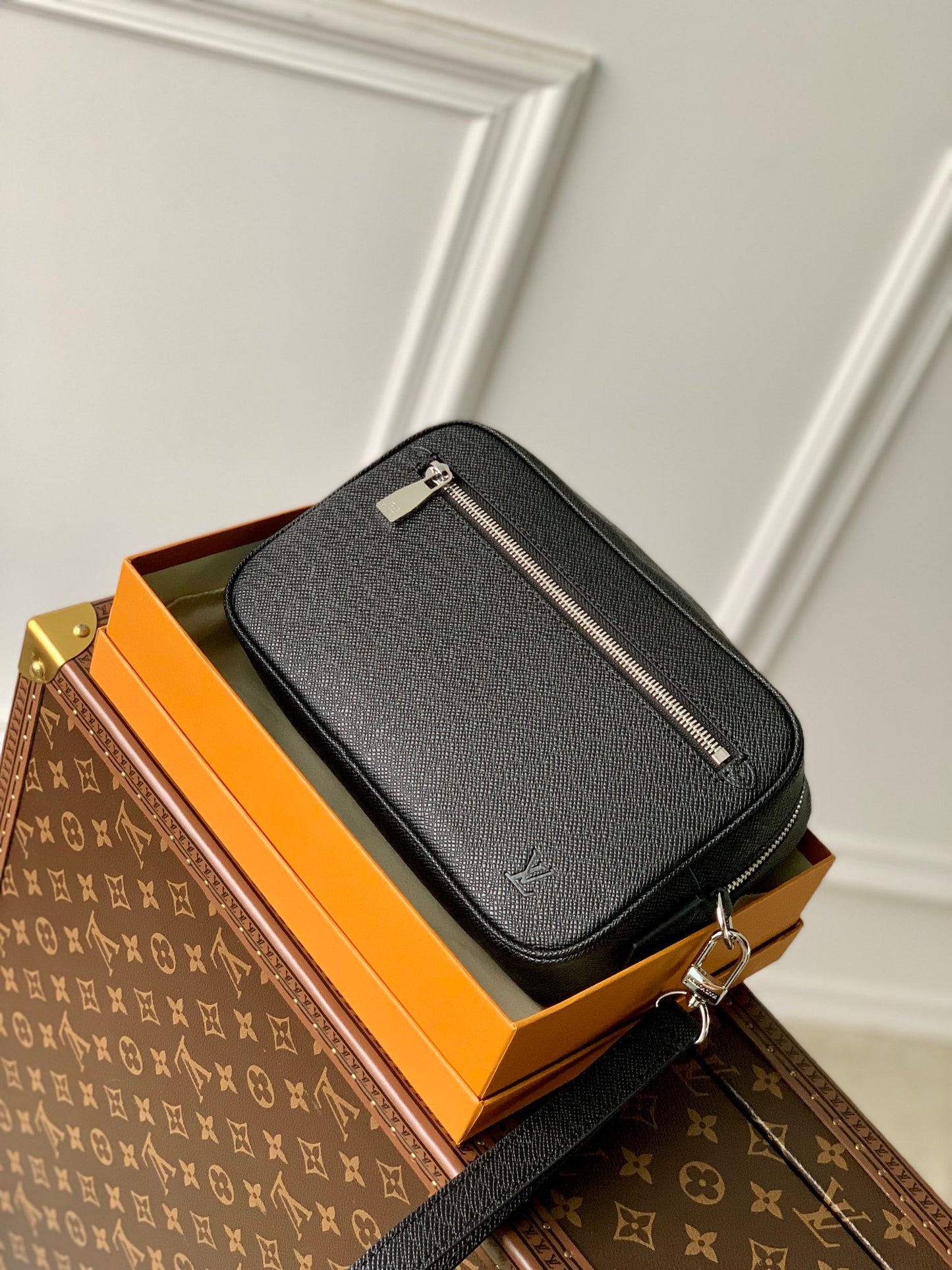 LOU POCHETTE KASAI