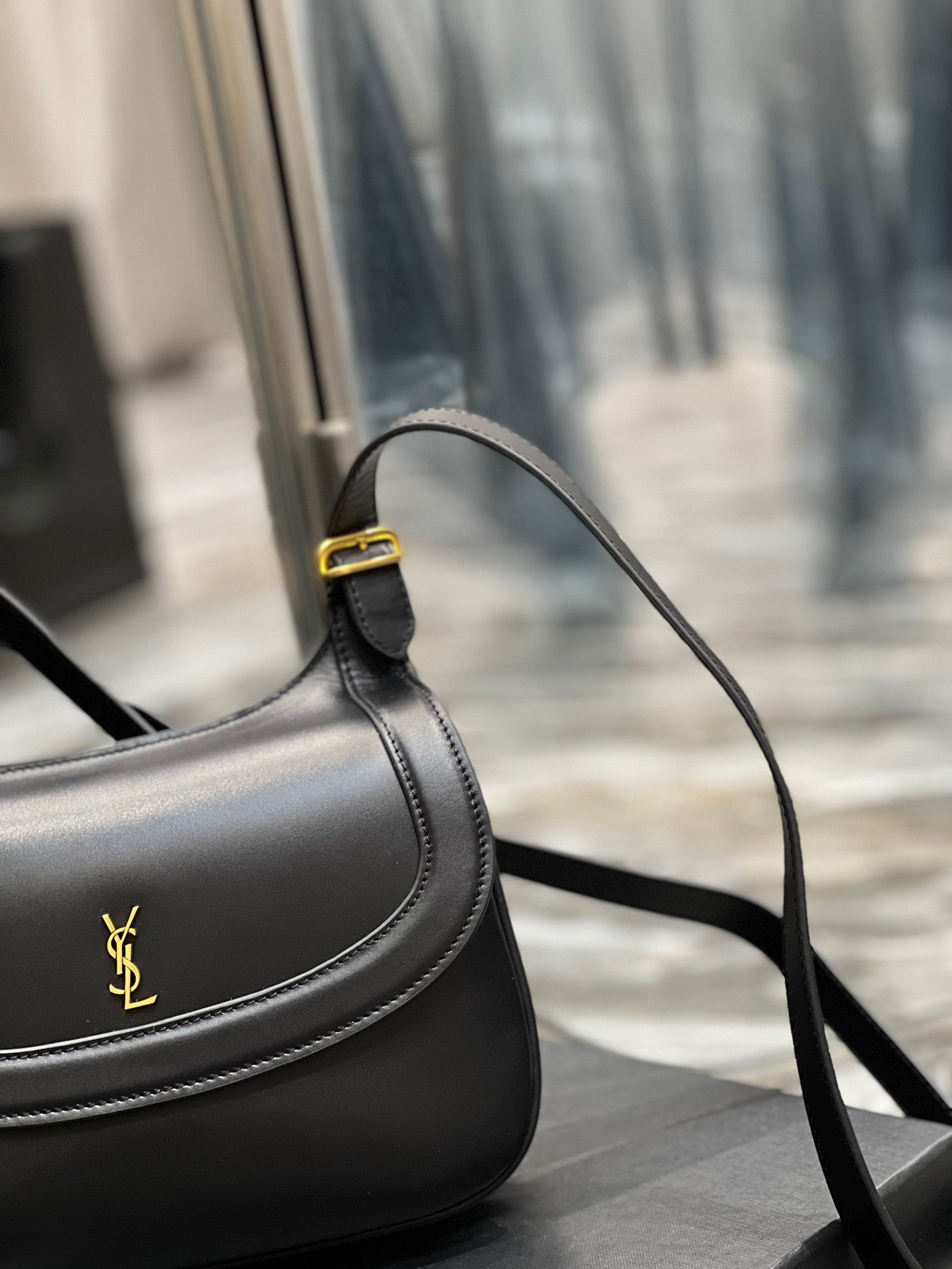 SL CHARLIE MEDIUM SHOULDER BAG