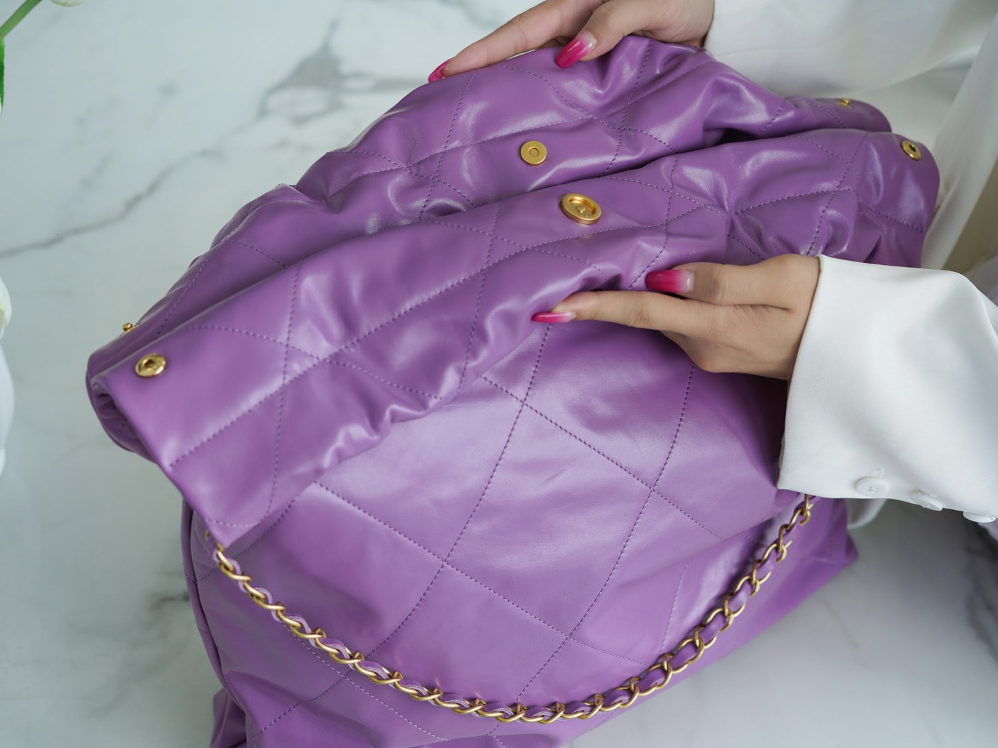 CC 22 SMALL HANDBAG