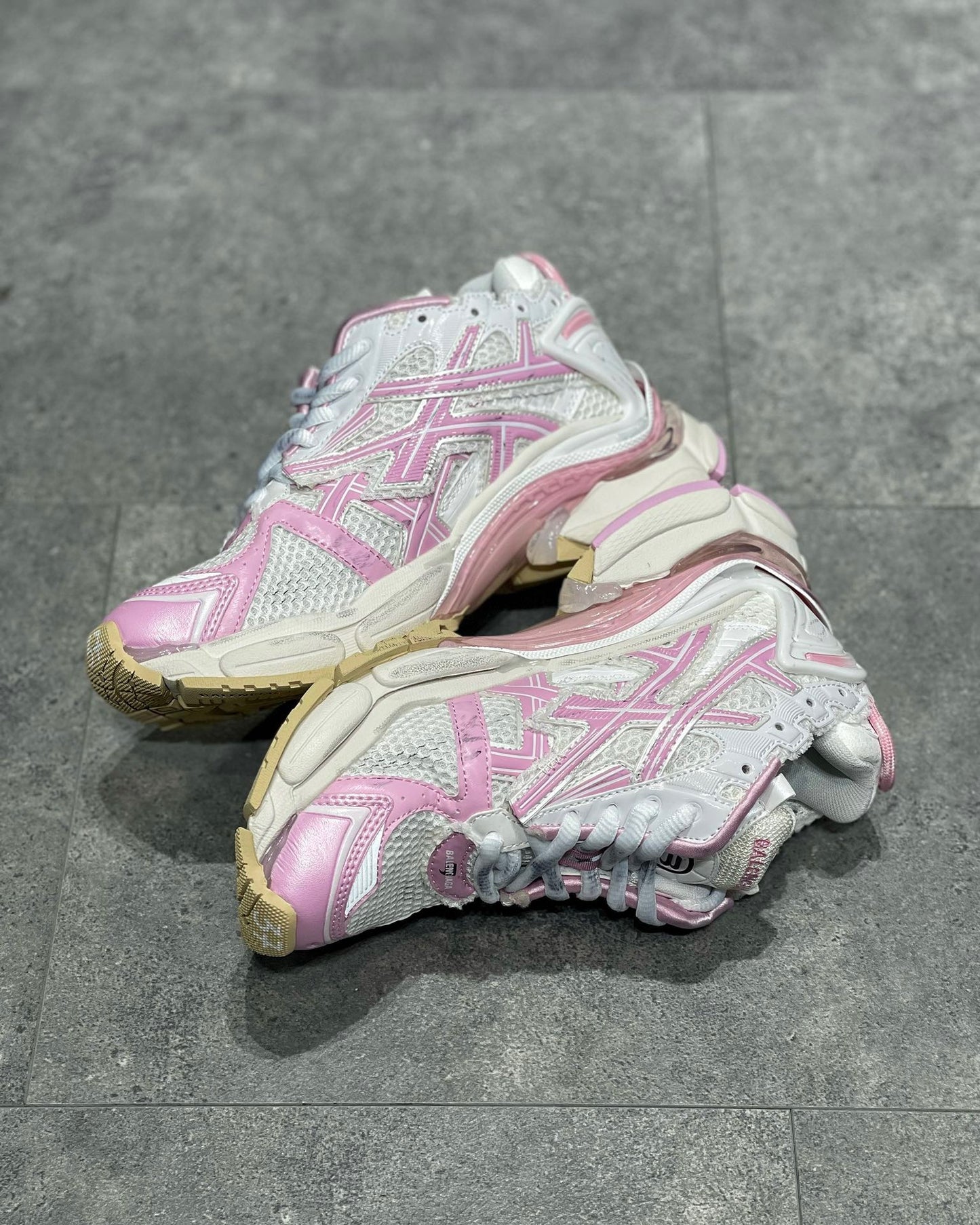 BAL RUNNER TRAINERS