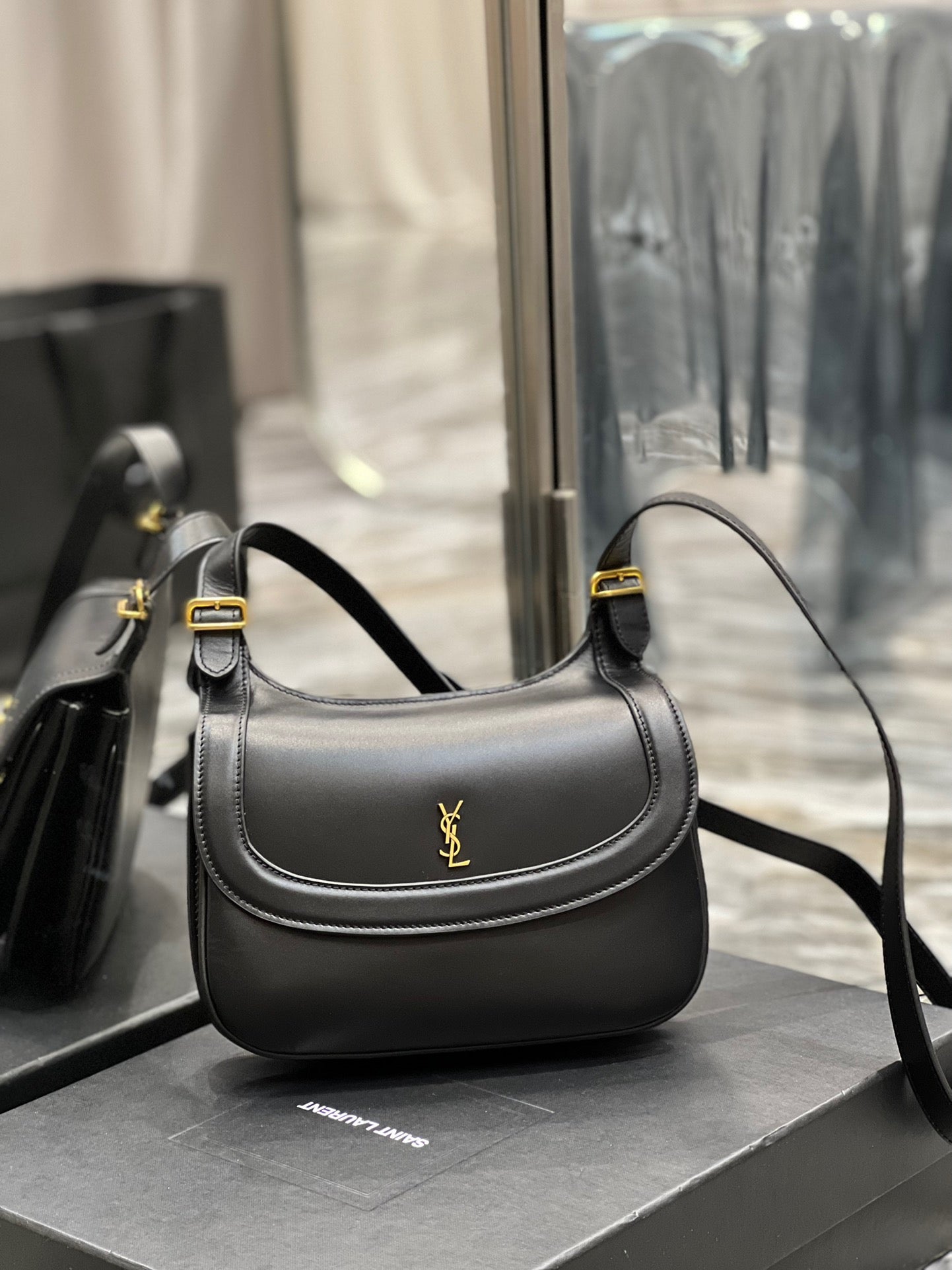 SL CHARLIE MEDIUM SHOULDER BAG