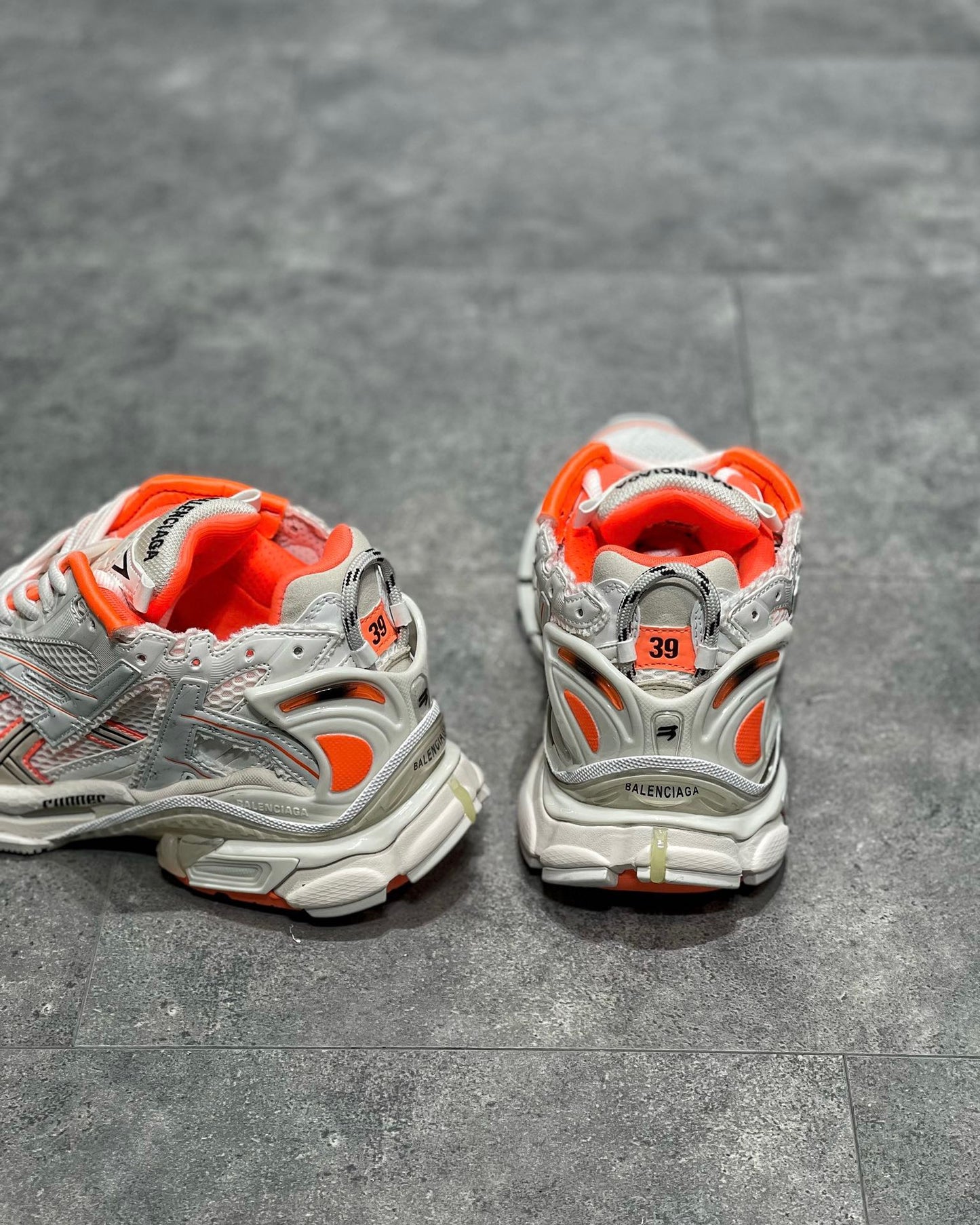 BAL RUNNER TRAINERS