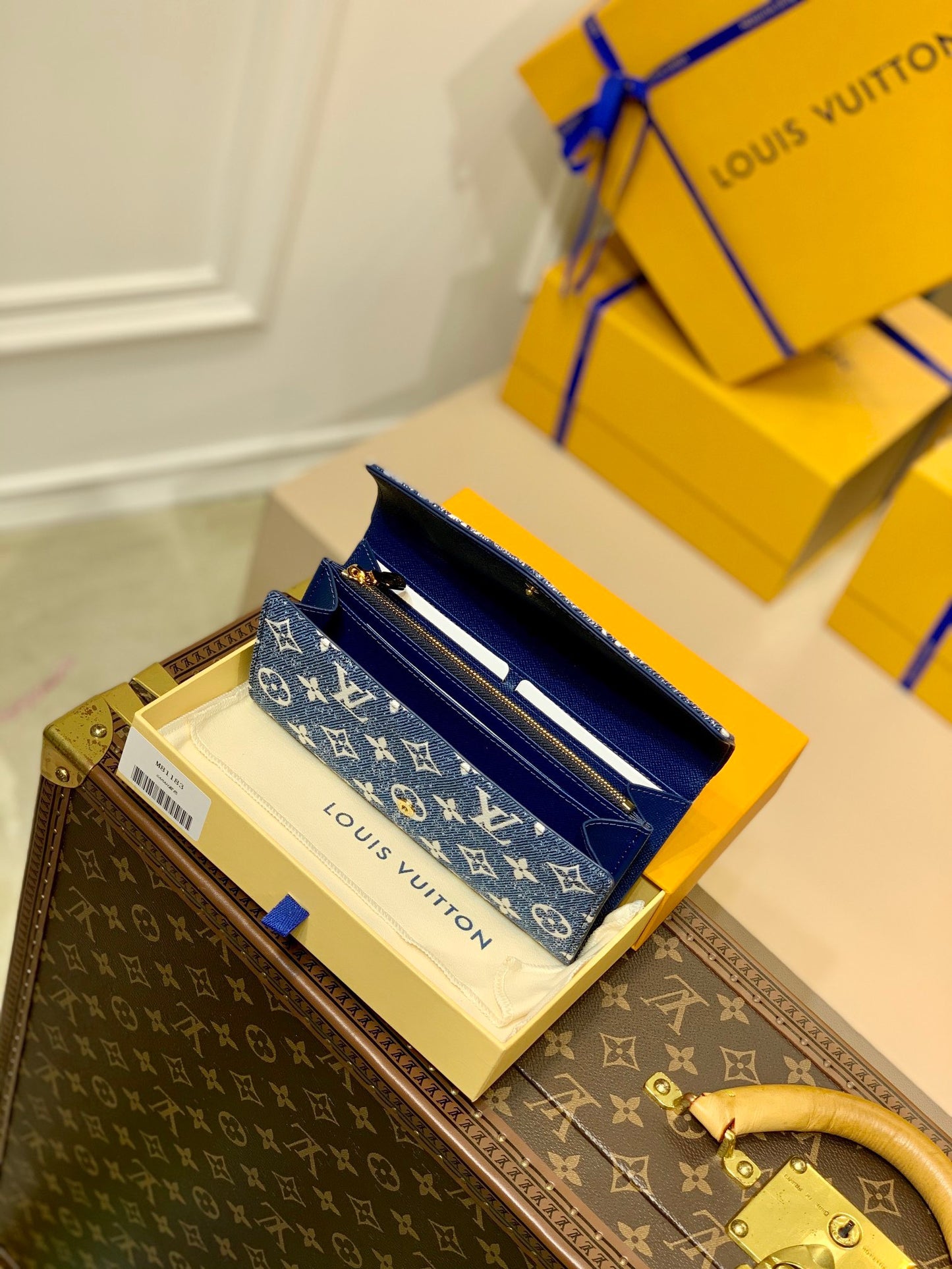 LOU SARAH WALLET