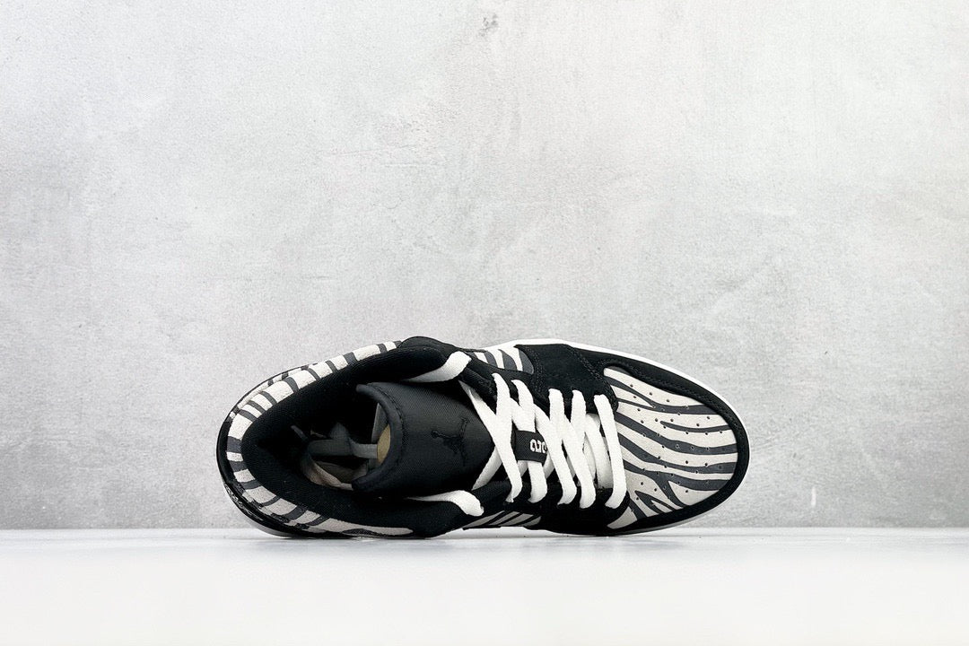 JORDAN 1 LOW ZEBRA