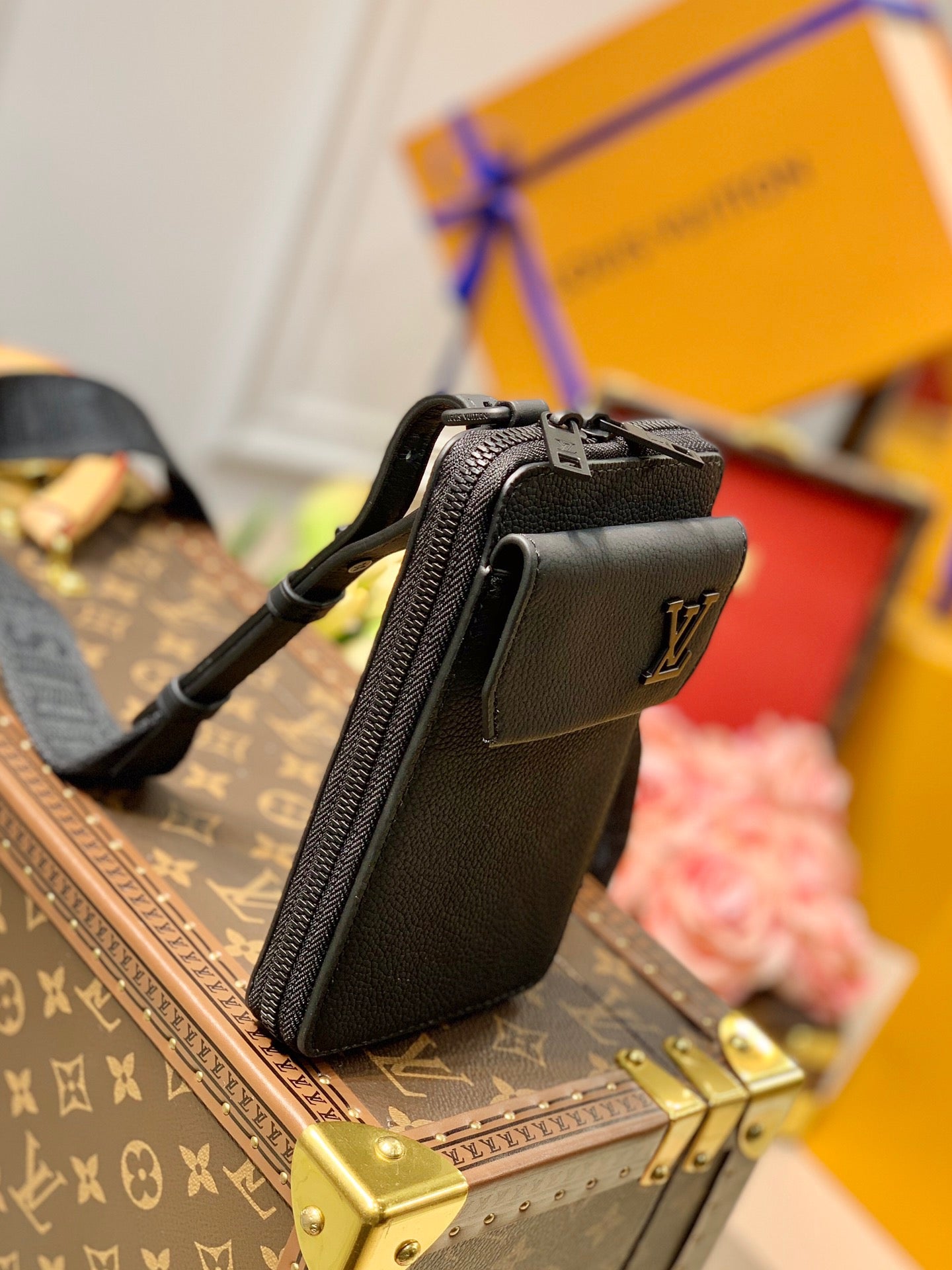 LOU AEROGRAM PHONE POUCH