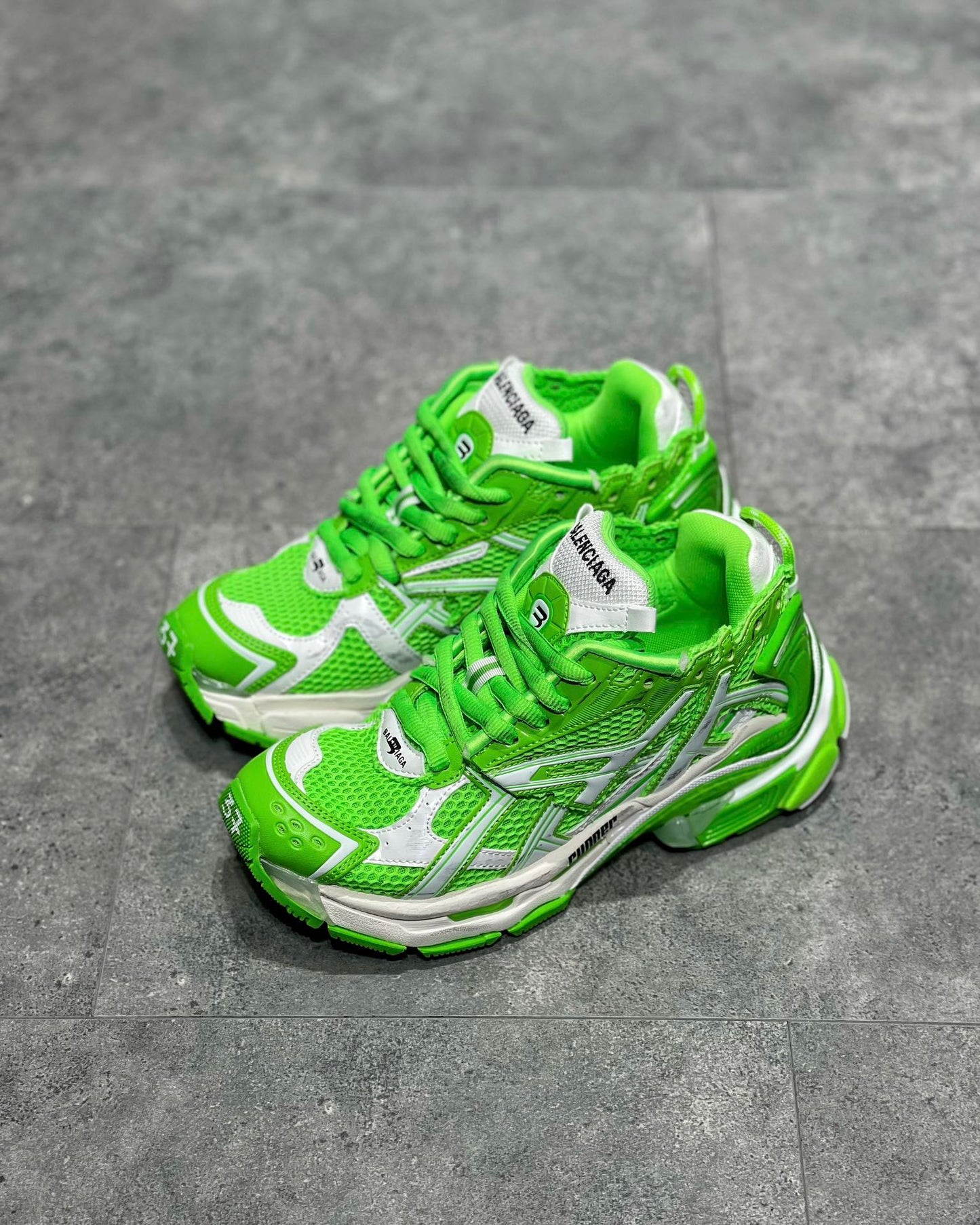 BAL RUNNER TRAINERS