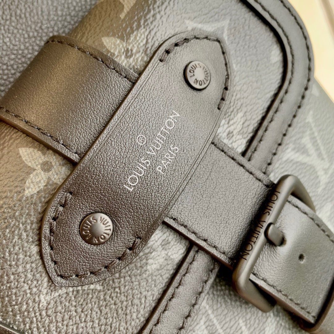 LOU SAUMUR SLINGBAG