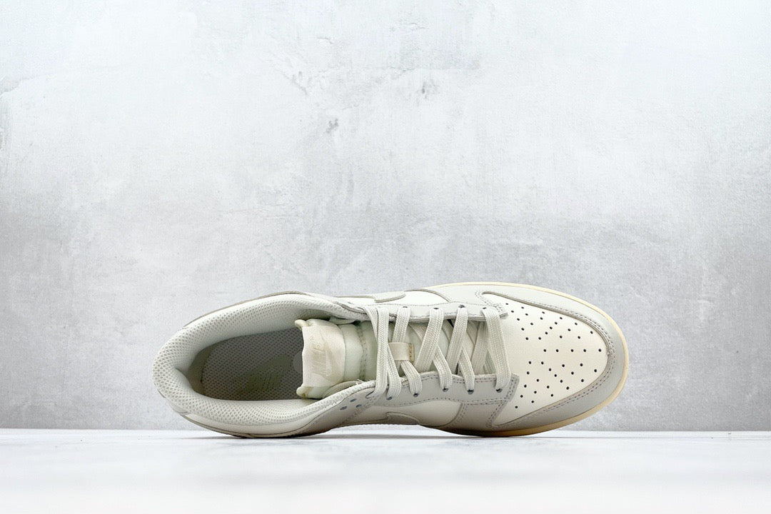 DUNK LOW LIGHT BONE