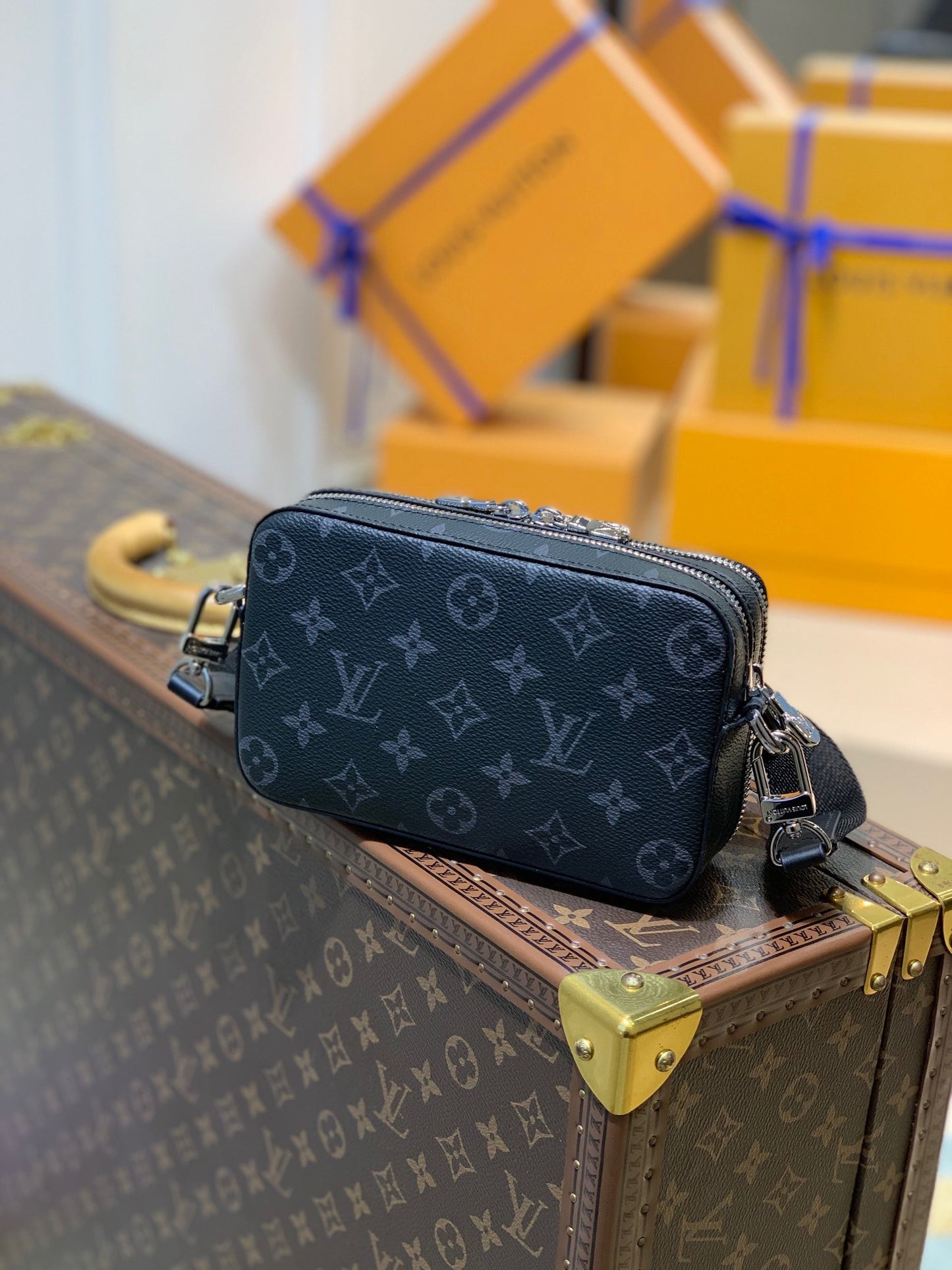 LOU ALPHA WEARABLE WALLET