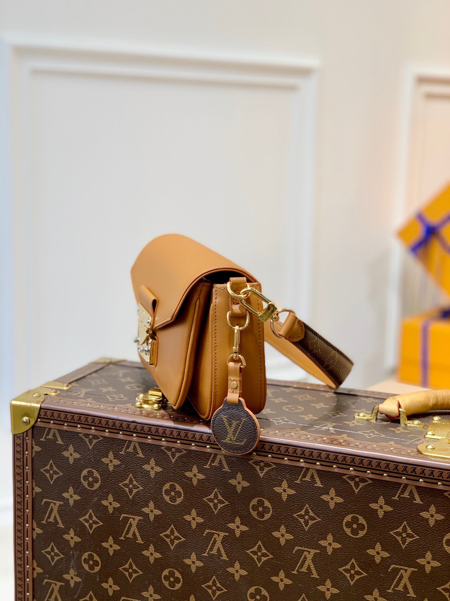 LOU SWING BAG