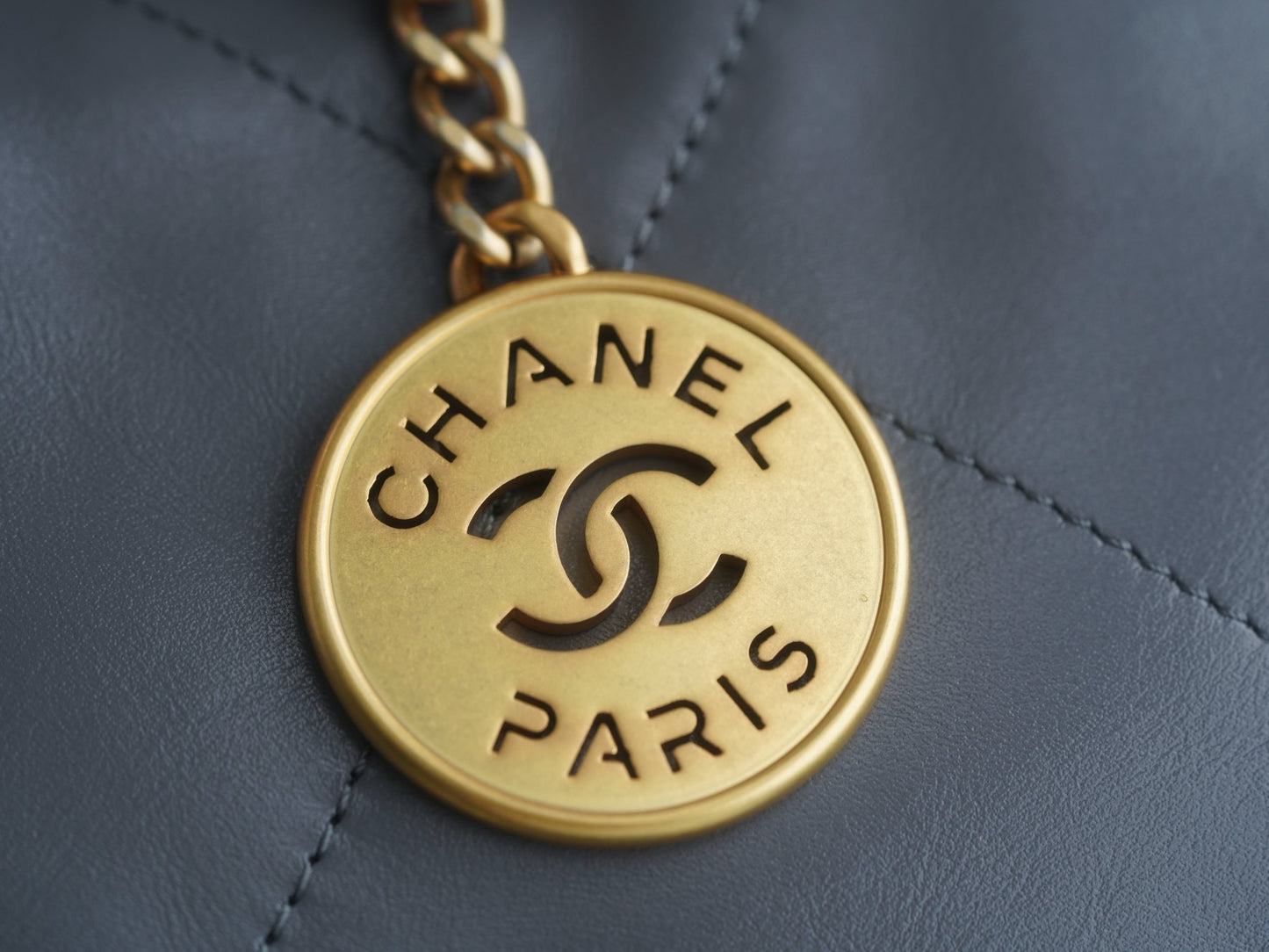 CC 22 SMALL HANDBAG