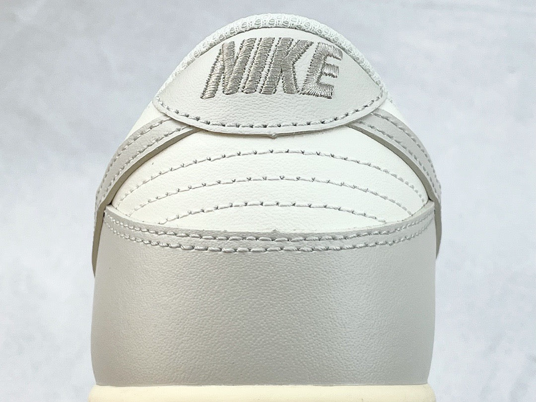 DUNK LOW LIGHT BONE