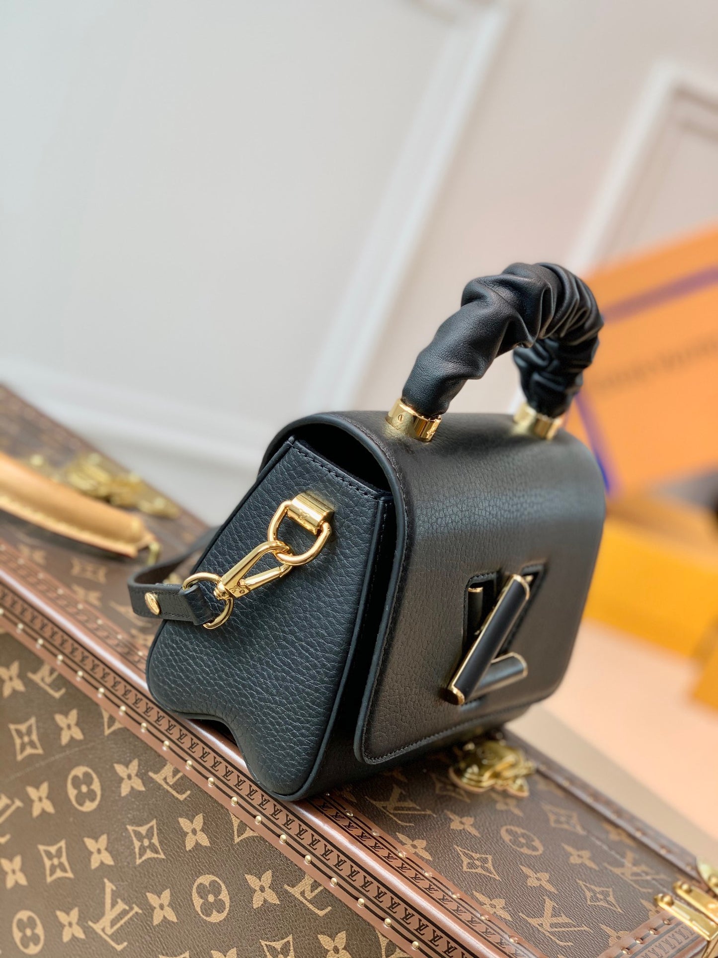 LOU TWIST PM BAG