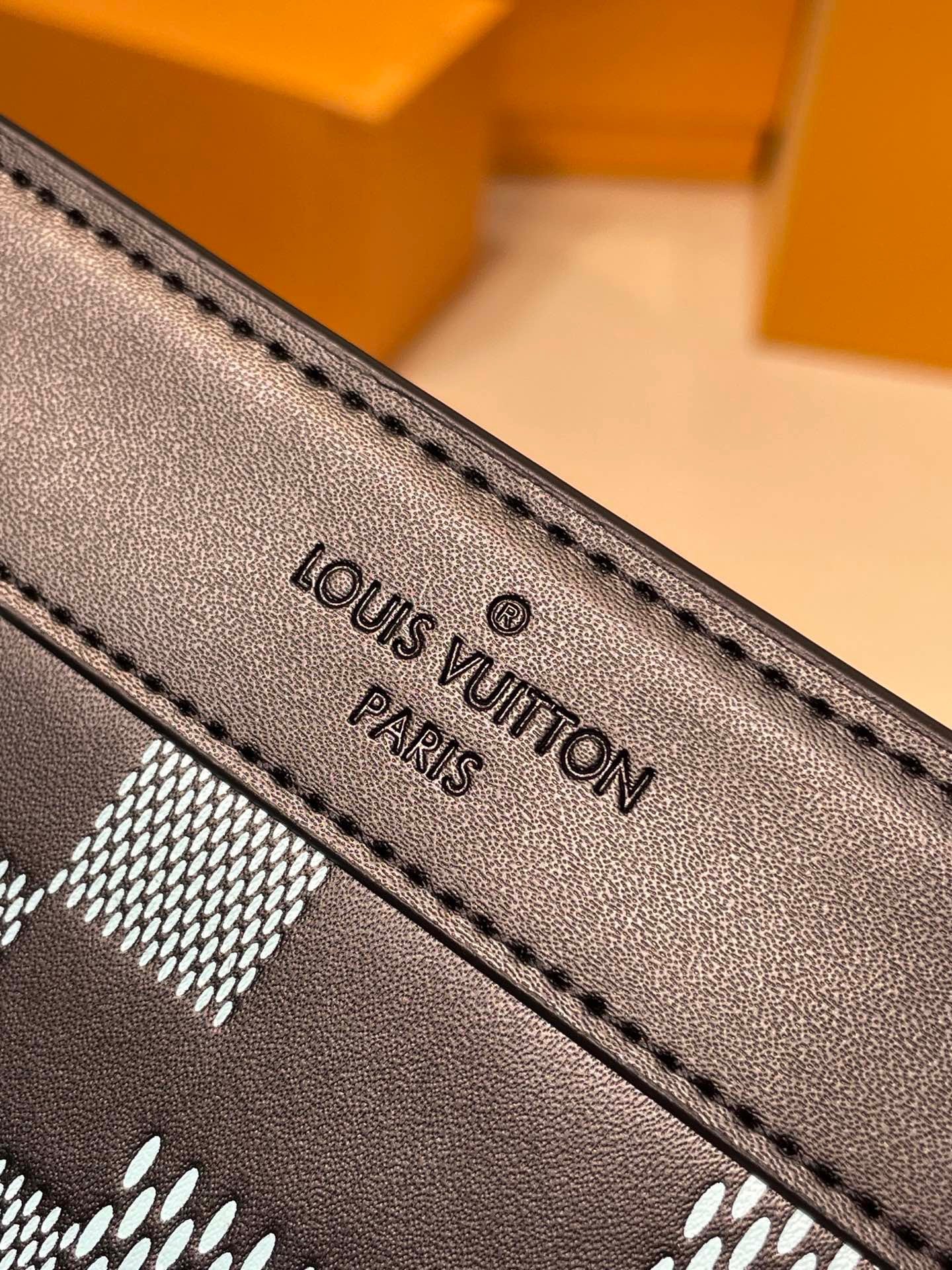 LOU POCHETTE VOYAGE MM