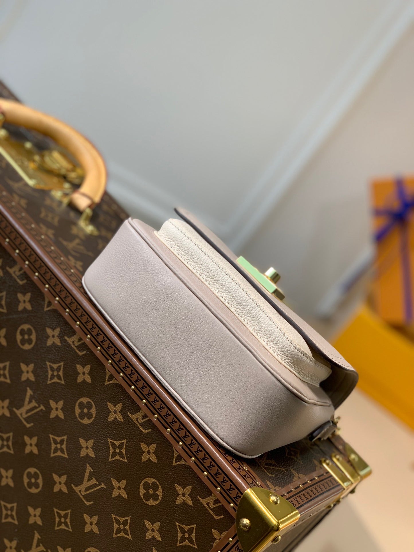 LOU LOCKME TENDER BAG