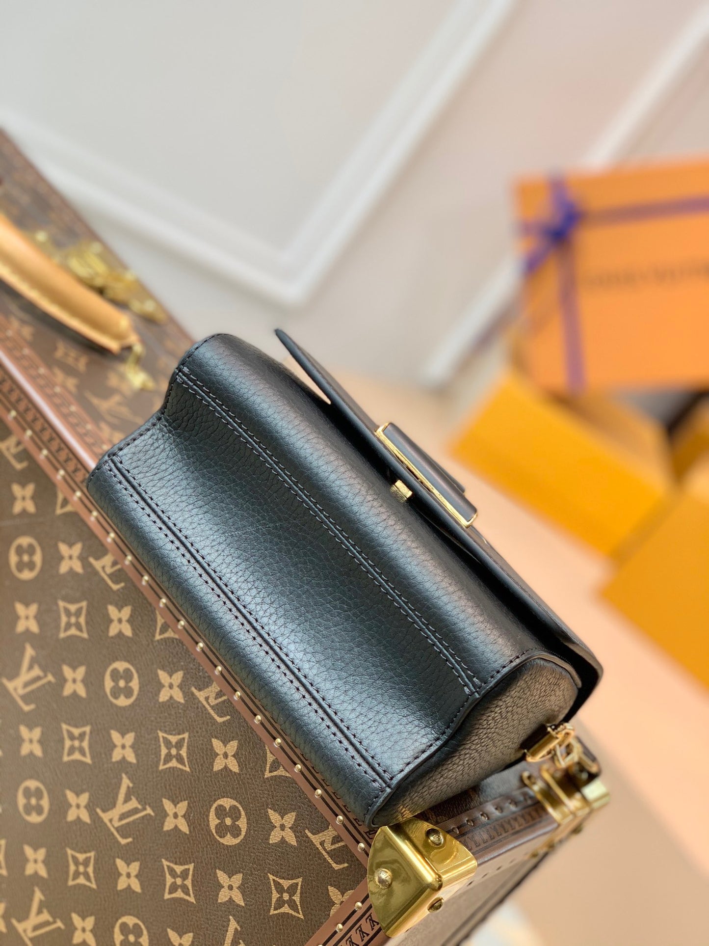 LOU TWIST PM BAG