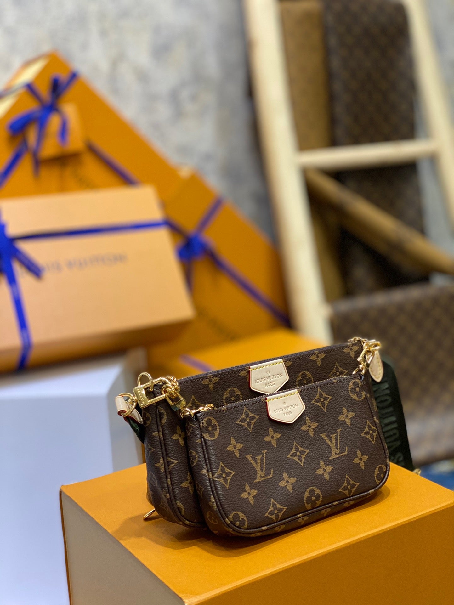 LOU MULTI POCHETTE ACCESSOIRES