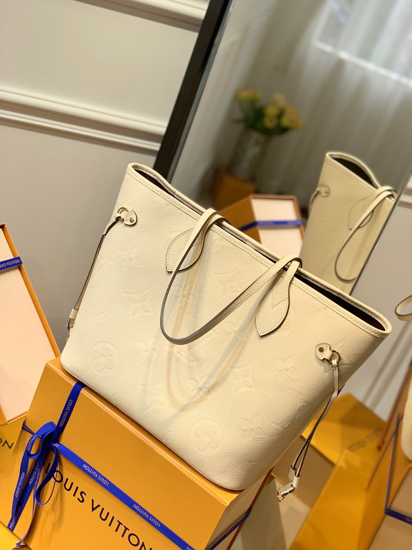 LOU NEVERFULL MM BAG