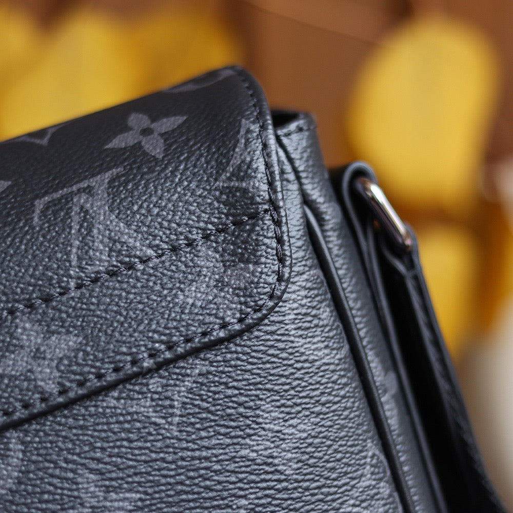 LOU DISTRICT PM MESSENGER BAG