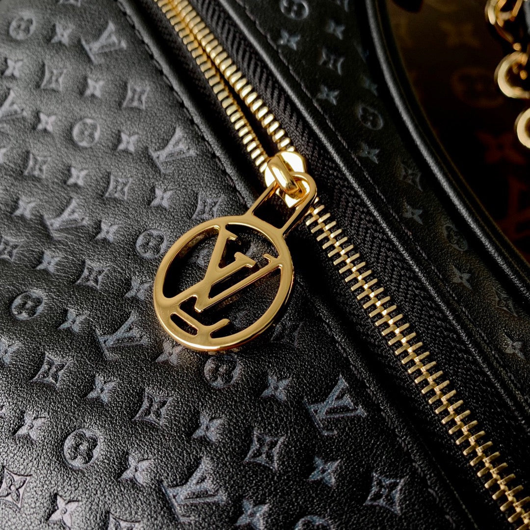 LOU LOOP BAGUETTE BAG