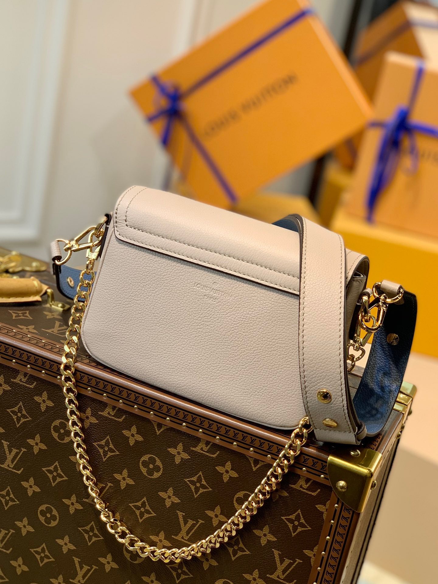 LOU LOCKME TENDER BAG