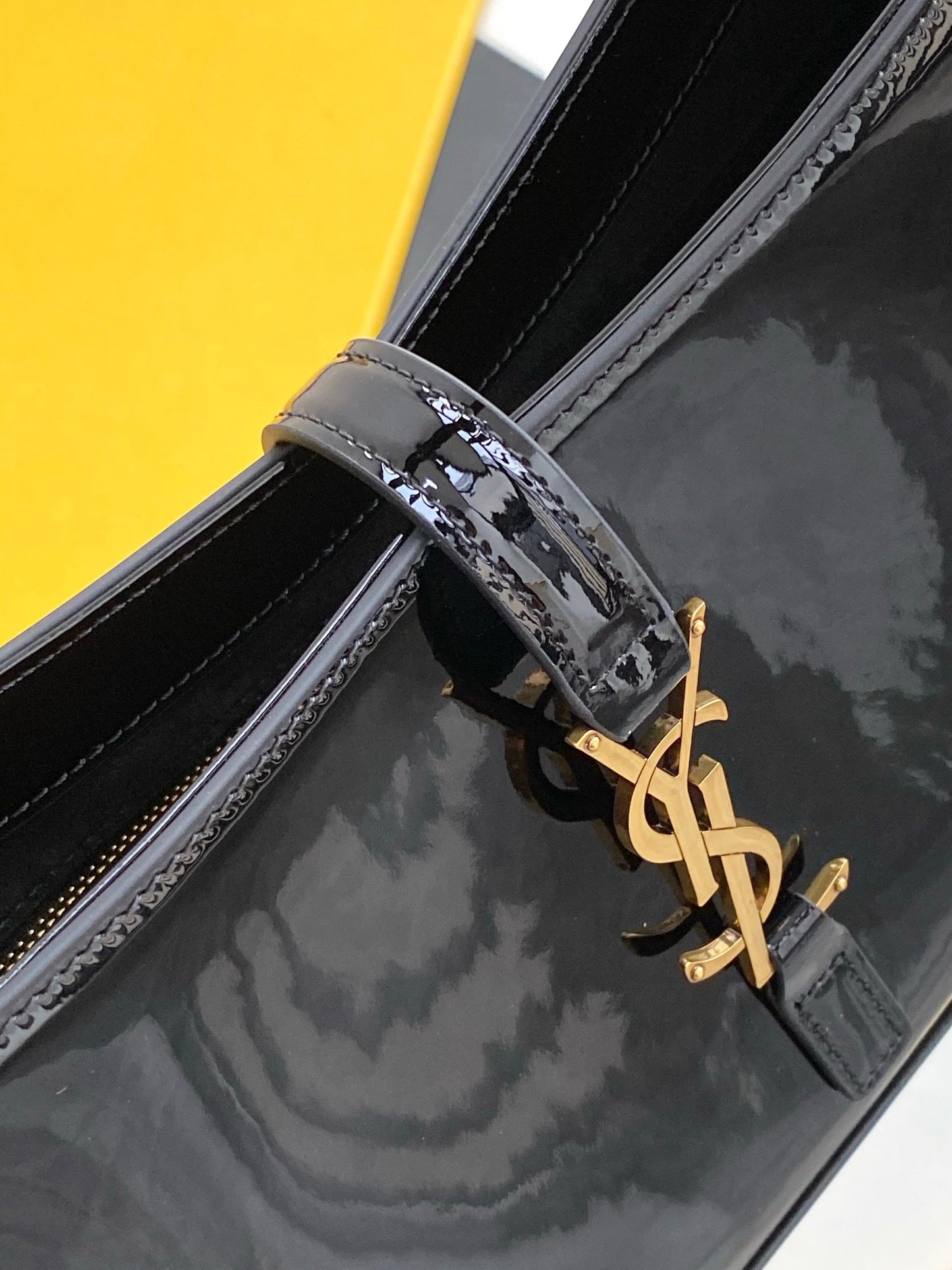 SL LE 5 A 7 HOBO BAG
