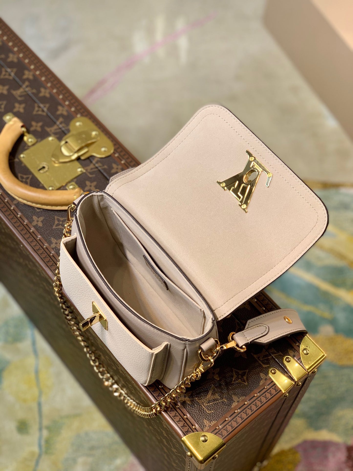 LOU LOCKME TENDER BAG
