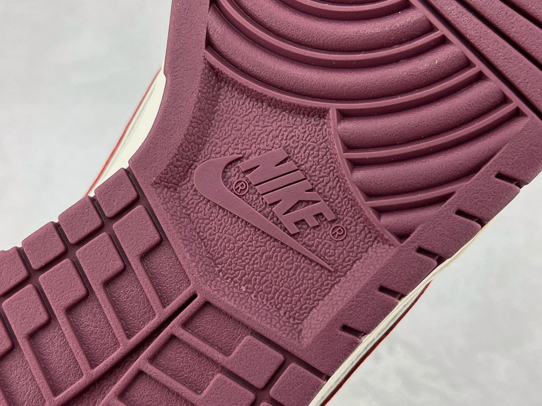 DUNK LOW x OTOMO KATUSHIRO