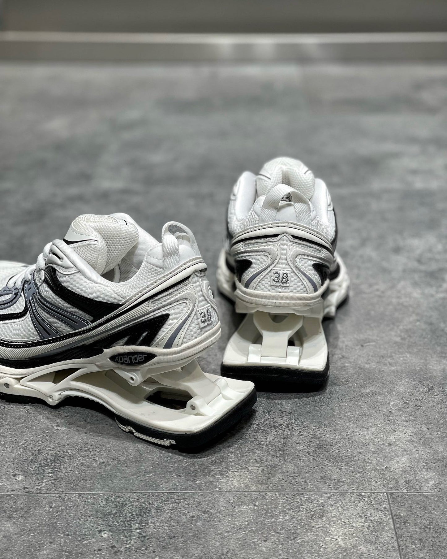 BAL X-PANDER TRAINERS
