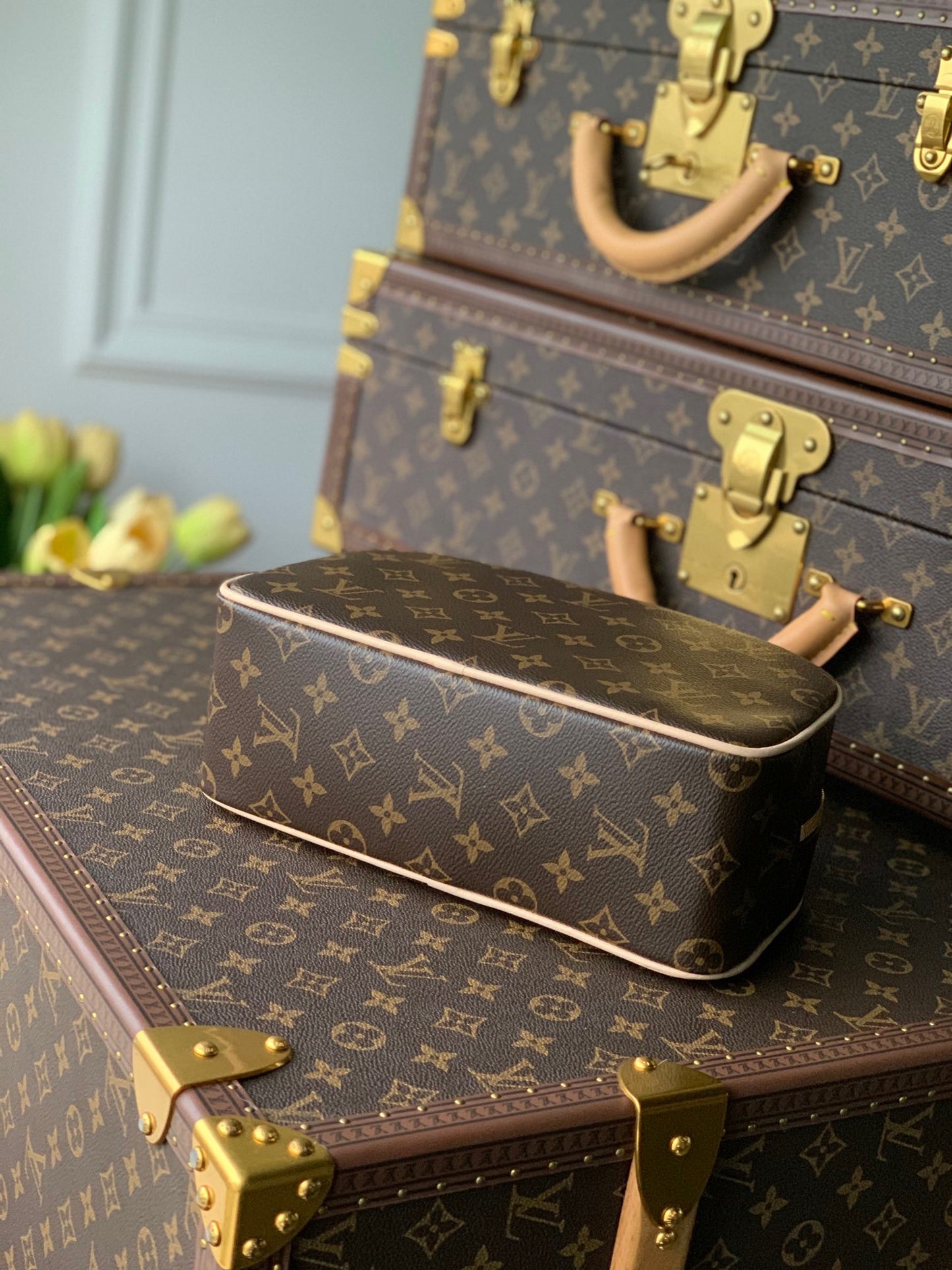 LOU TOILETRY BAG 25