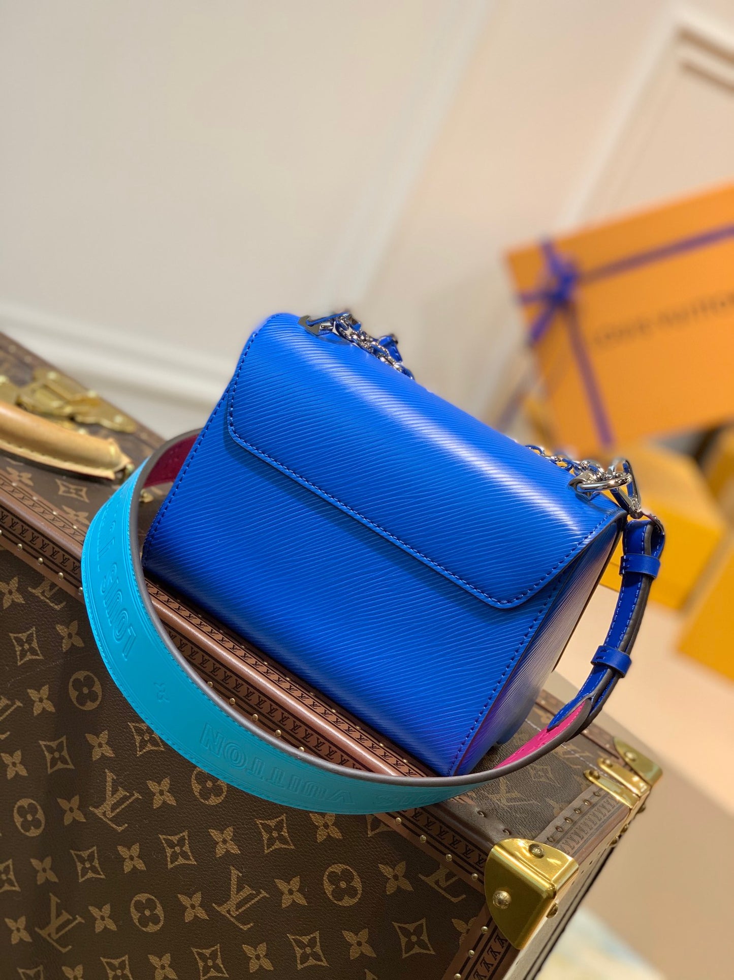 LOU TWIST PM BAG