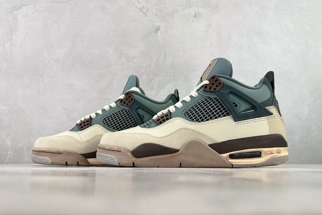 NIKE JORDAN 4 RETRO