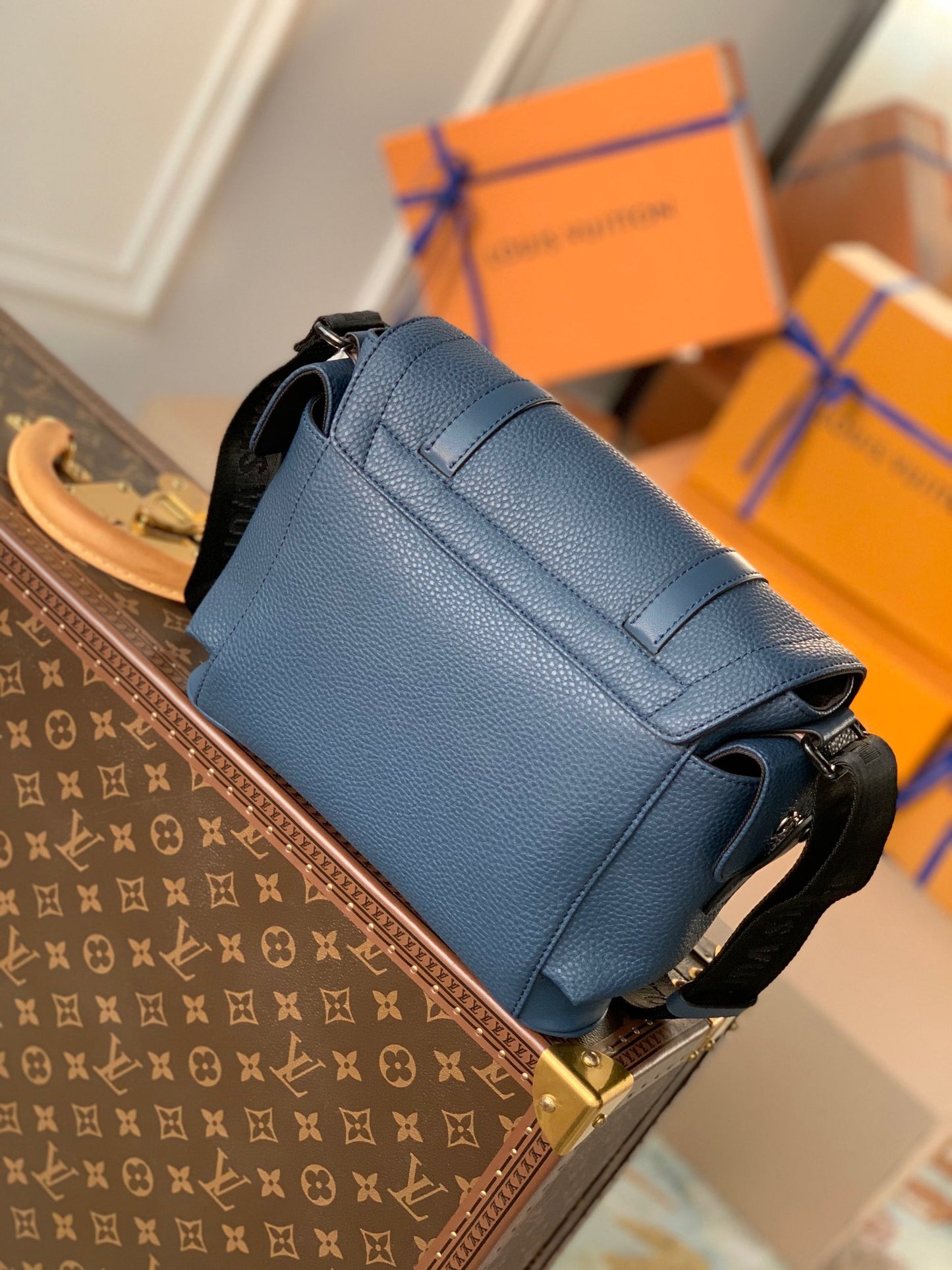 LOU CHRISTOPHER MESSENGER BAG