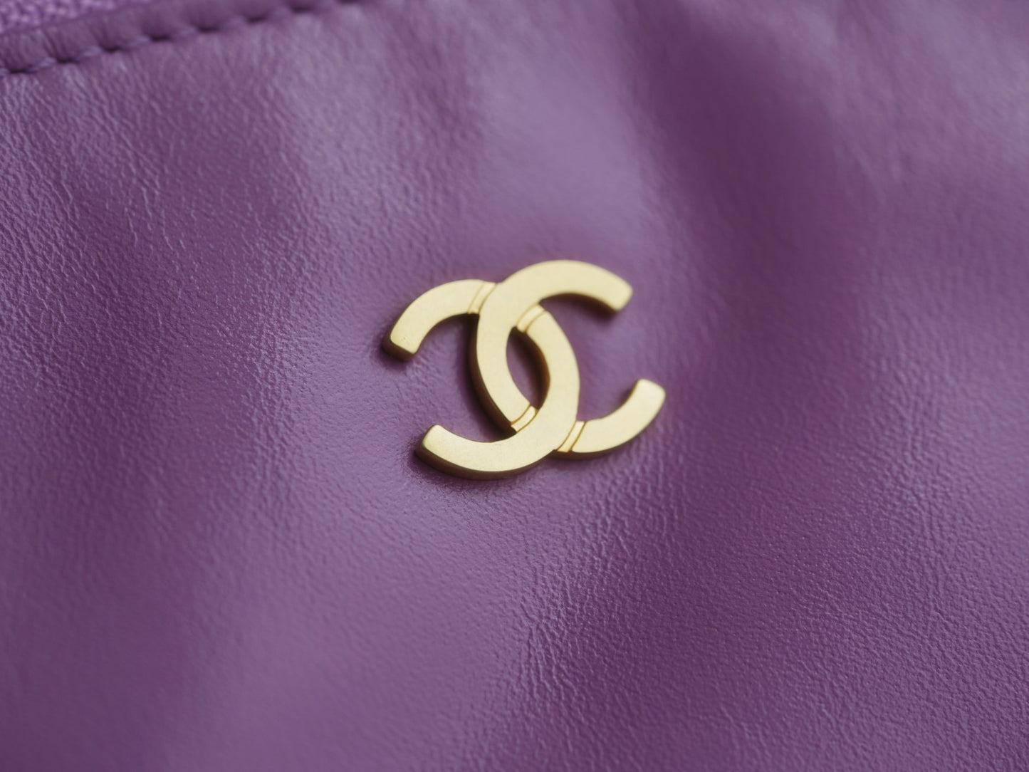 CC 22 SMALL HANDBAG