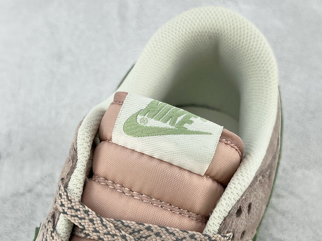 DUNK LOW x OTOMO KATUSHIRO